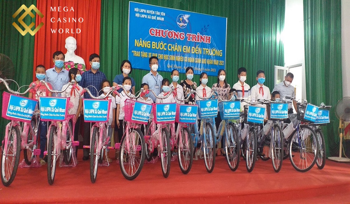CasinoMCW tặng 40 chiếc xe đạp cho học sinh